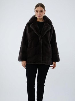 Укороченная шуба из меха норки с английским воротником