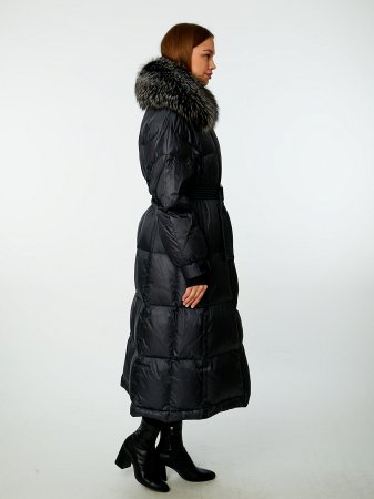Длинный пуховик с отделкой мехом лисицы