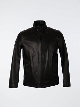 Утепленная куртка с воротником стойкой