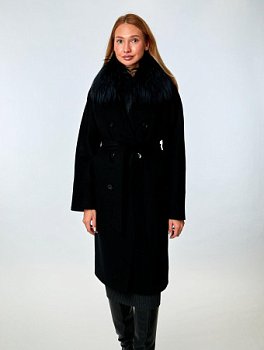 Стильное пальто с английским воротником