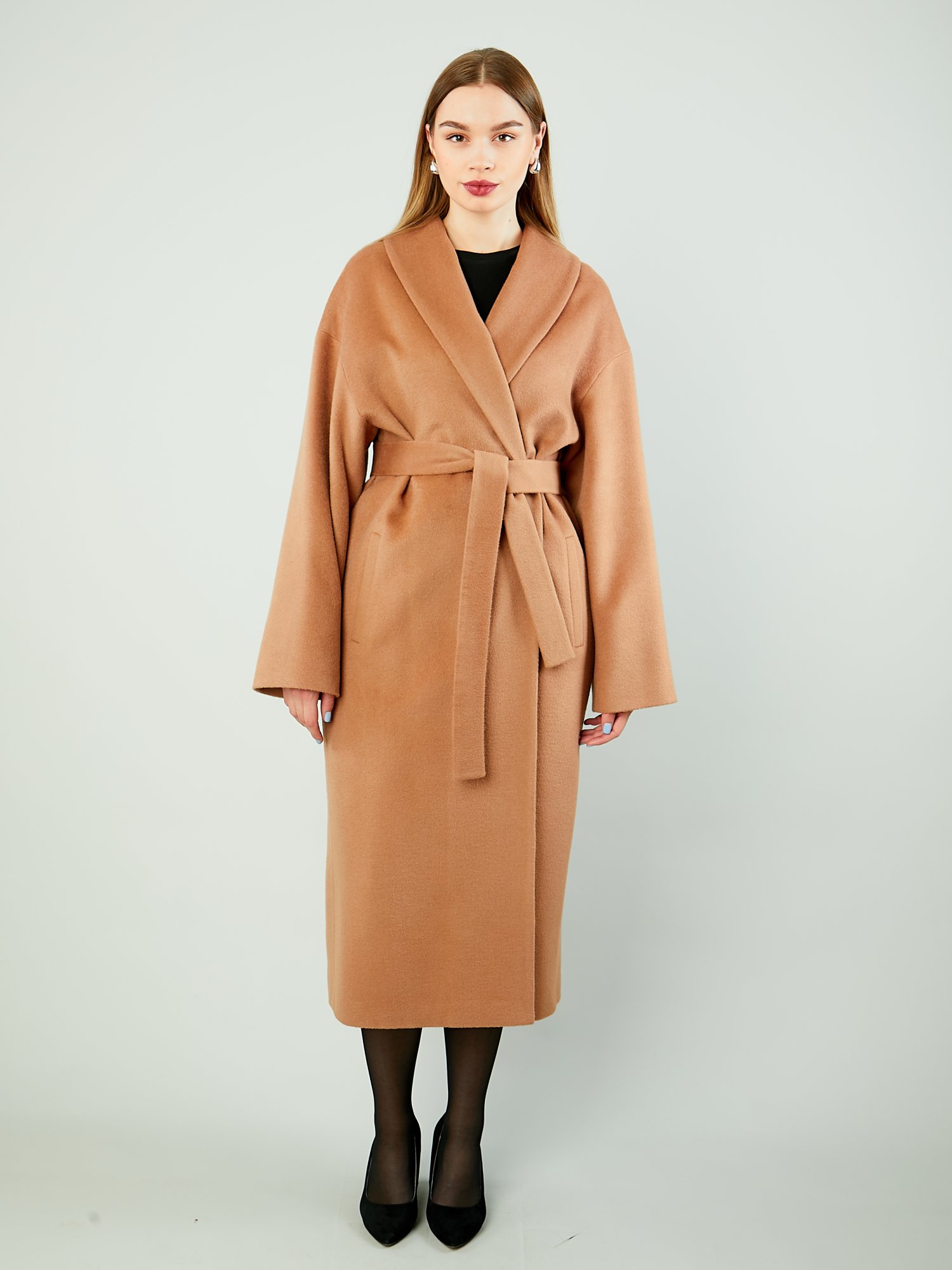 Демисезонное пальто с шалевым воротником и поясом 