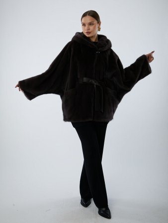 Укороченная шуба из меха норки с капюшоном