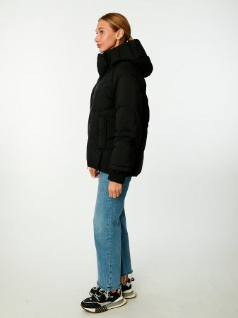 Пуховик женский укороченный с капюшоном