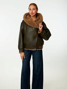 Укороченная экодубленка с капюшоном