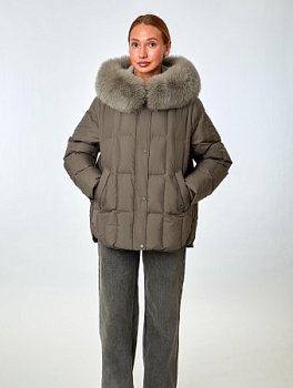 Укороченный пуховик с капюшоном и отделкой мехом песца