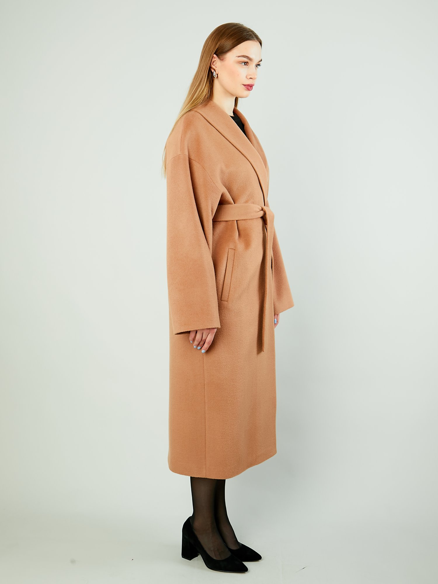 Демисезонное пальто с шалевым воротником и поясом 