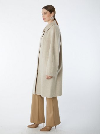 Демисезонное пальто с отложным воротником