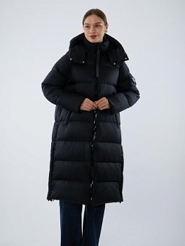 Удлиненный пуховик с капюшоном