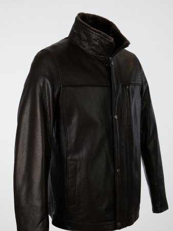 Кожаная куртка на мехе с воротником стойкой