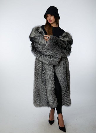 Шуба из меха чернобурой лисы
