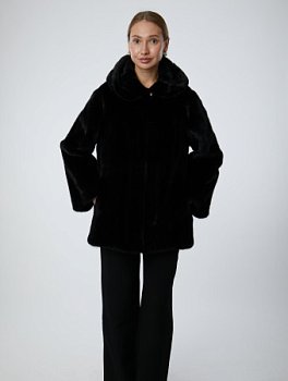 Укороченная шуба из меха норки с капюшоном