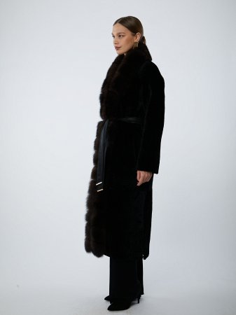 Длинная шуба из астрагана с шалевым воротом
