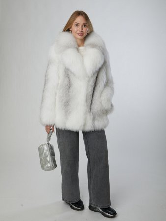 Укороченная шуба из натурального меха лисы