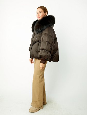 Стильный пуховик с капюшоном