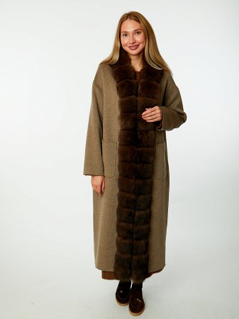 Стильное пальто со съёмным мехом песца