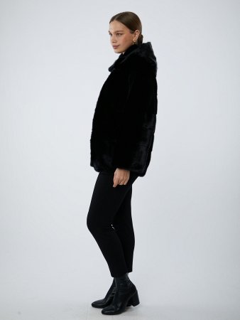 Укороченная шуба из меха норки с капюшоном