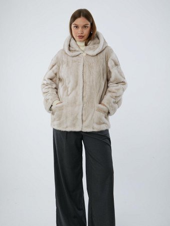 Укороченная шуба из меха норки с капюшоном