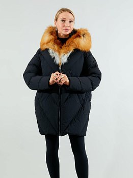 Стеганый пуховик с капюшоном и отделкой мехом лисы