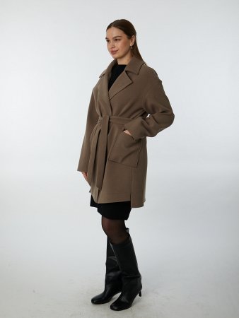 Укороченное пальто с накладными карманами