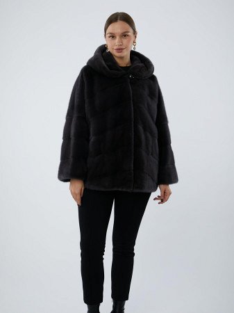 Укороченная шуба из меха норки с капюшоном