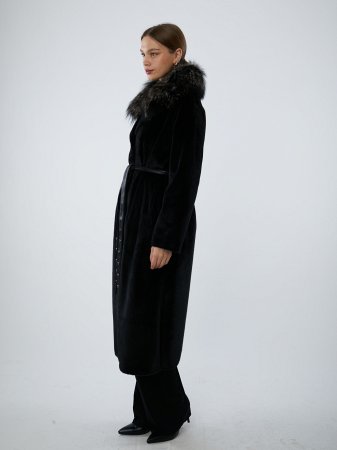 Стильная экодубленка с отделкой из чернобурой лисы