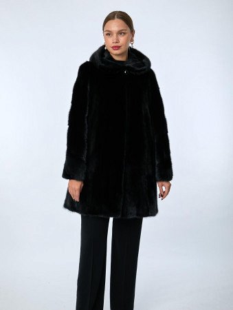 Шуба из меха норки с капюшоном