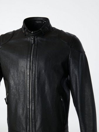 Стильная куртка из натуральной кожи