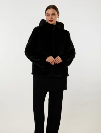 Укороченная шуба из меха норки с капюшоном