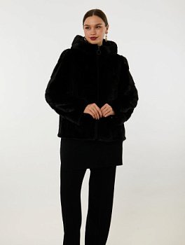 Укороченная шуба из меха норки с капюшоном