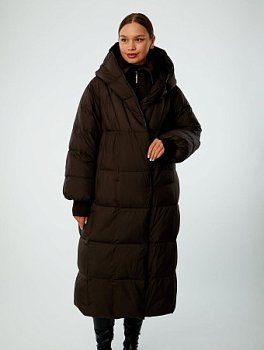 Пуховик женский удлинённый с капюшоном