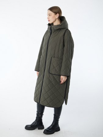 Стеганный плащ с каюшоном переходящим в стойку