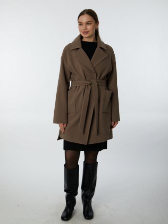 Укороченное пальто с накладными карманами