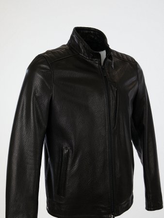 Кожаная куртка с воротником стойкой