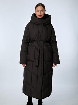 Пуховик женский с капюшоном удлинённый