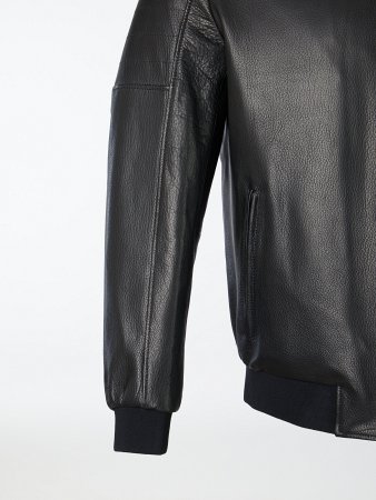 Утепленный бомбер из натуральной кожи