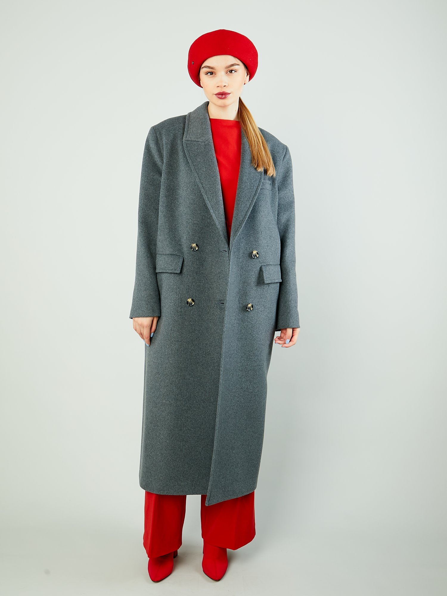 Демисезонное пальто с английским воротником и поясом 