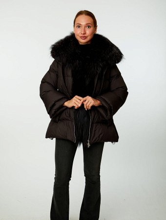 Пуховик с капюшоном и отделкой мехом лисицы