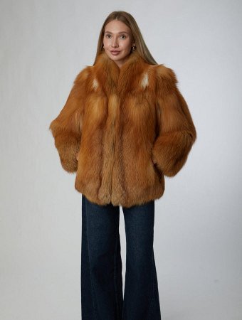 Укороченная шуба из меха лисы