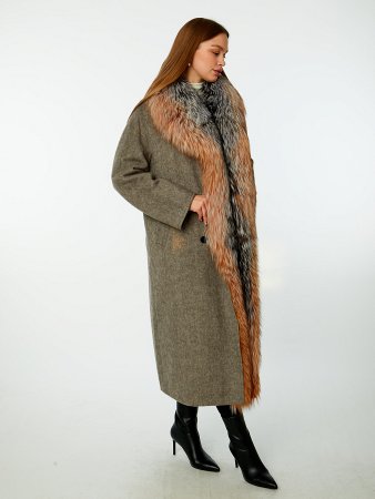 Пальто женское с отделкой мехом лисы