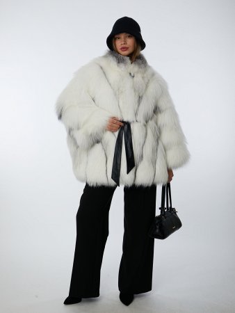 Укороченная шуба из меха лисы