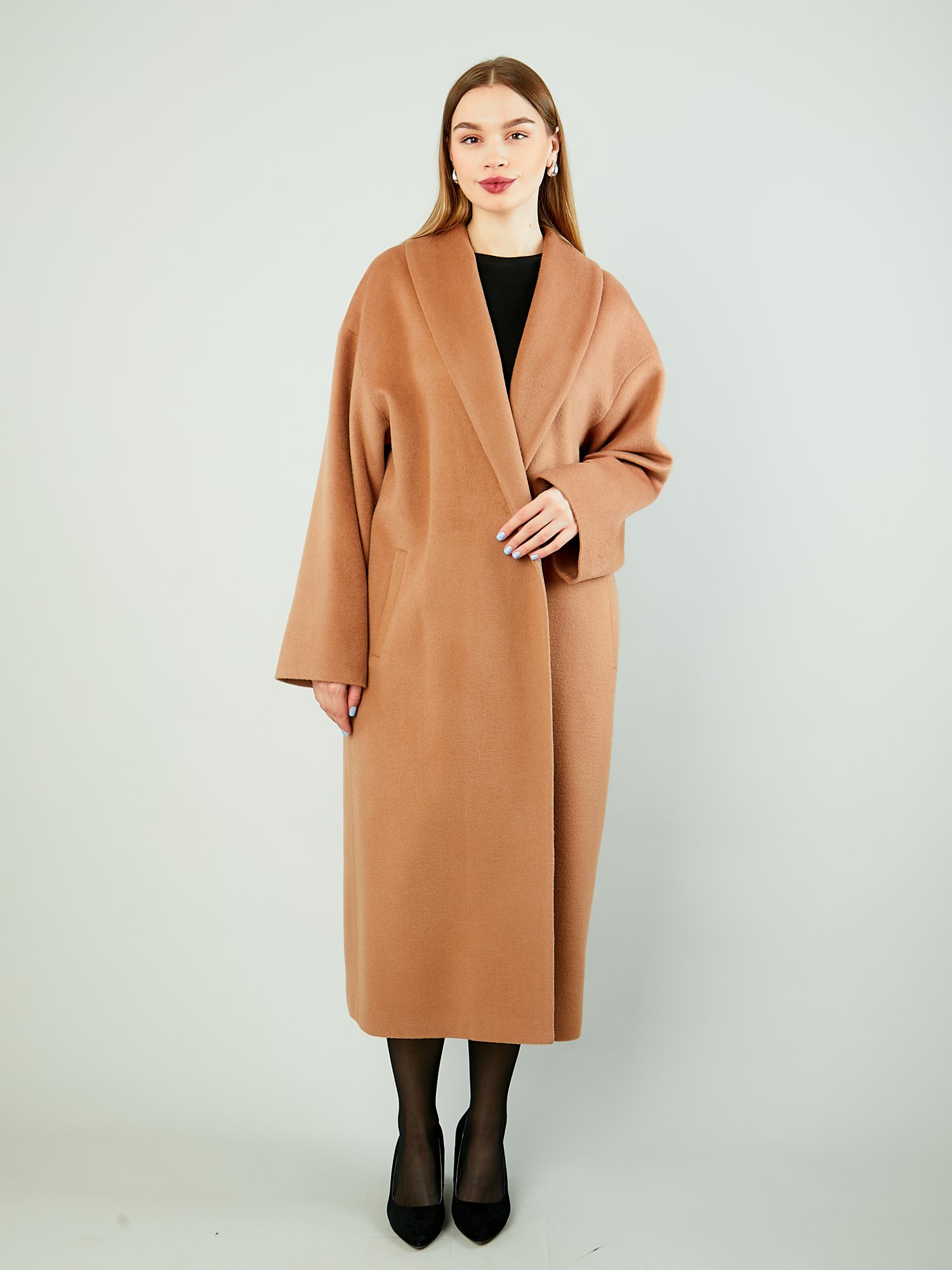 Демисезонное пальто с шалевым воротником и поясом 