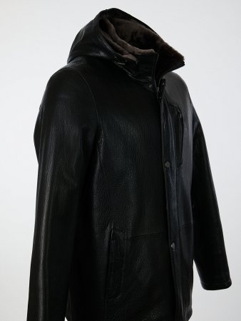 Кожаная куртка на мехе с капюшоном