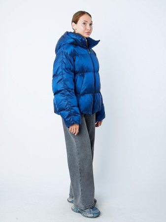 Укороченный пуховик со съемным капюшоном