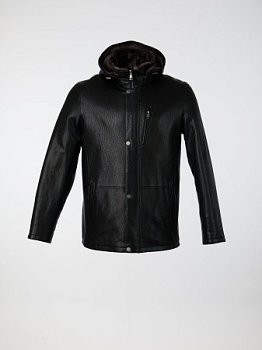 Кожаная куртка на мехе с капюшоном