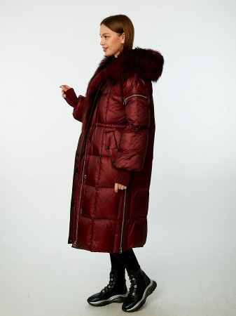 Длинный пуховик с капюшоном и отделкой мехом лисицы