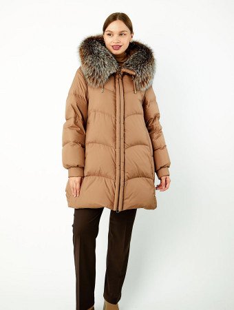 Пуховик с капюшоном и отделкой мехом лисицы
