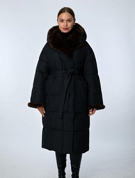 Пуховик женский удлинённый с капюшоном 