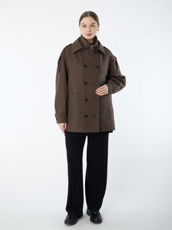 Укороченное пальто со съемным воротником-манишкой