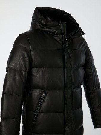 Удлиненный кожаный пуховик с капюшоном
