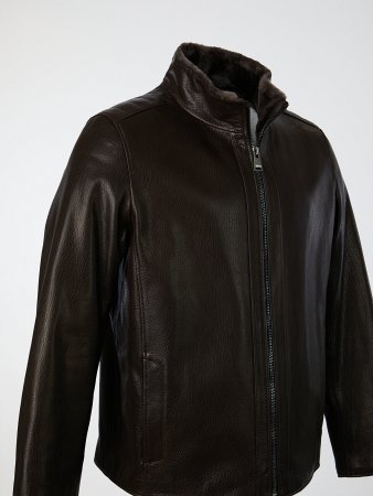 Кожаная куртка на мехе с воротником стойкой